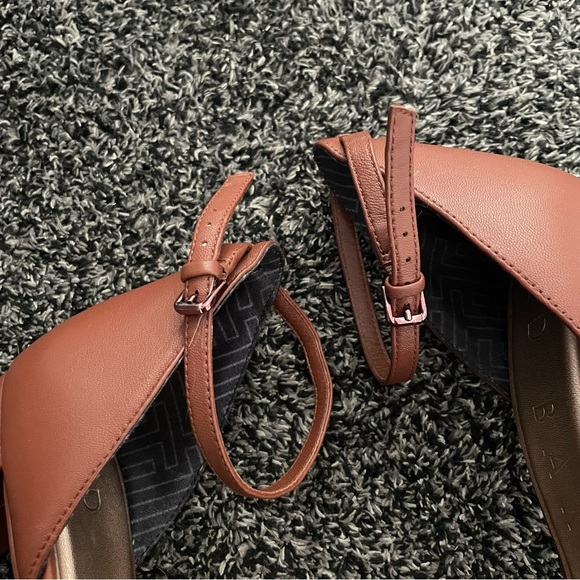 TED BAKER
Block-Heel Leather Sandals - Picture 3 of 13